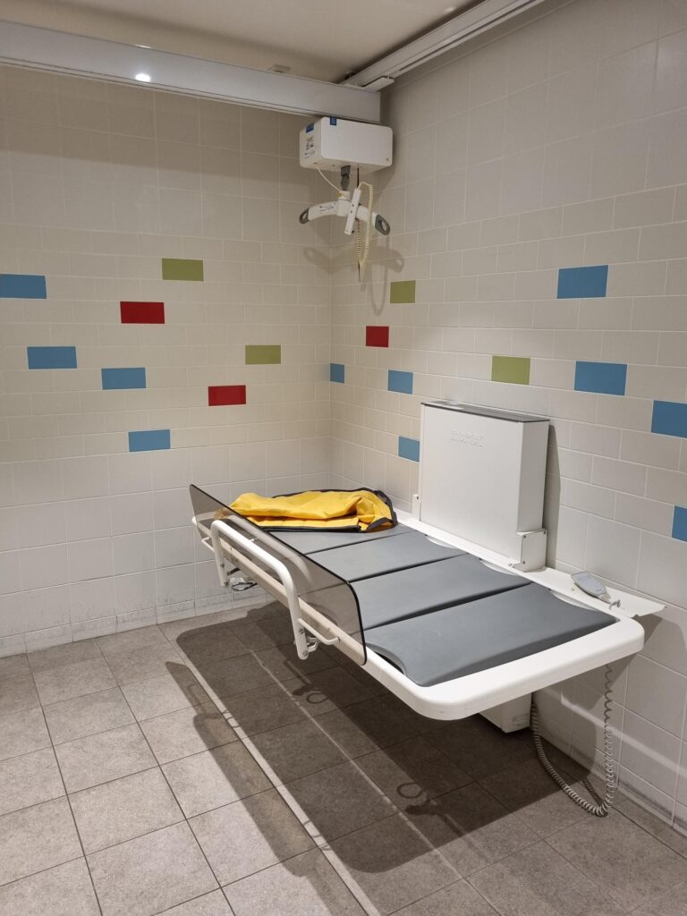 1 x pool deck change room and corridor change room provides a hoist with sling, weight limit of 250kg and an adult change table.